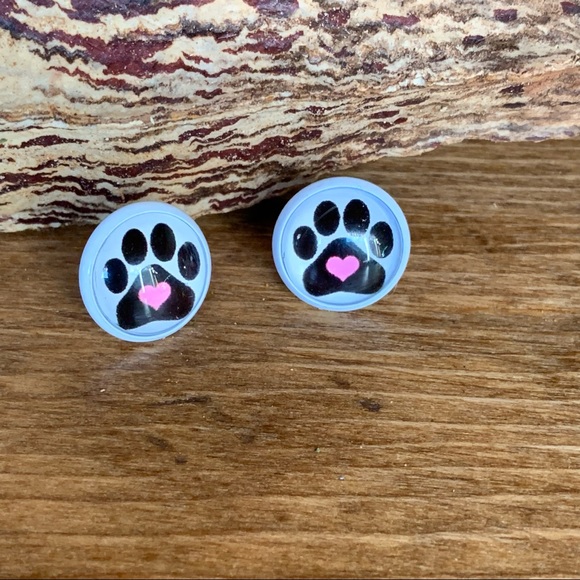 Animal lover paw print stud earrings, NWT - Picture 2 of 5